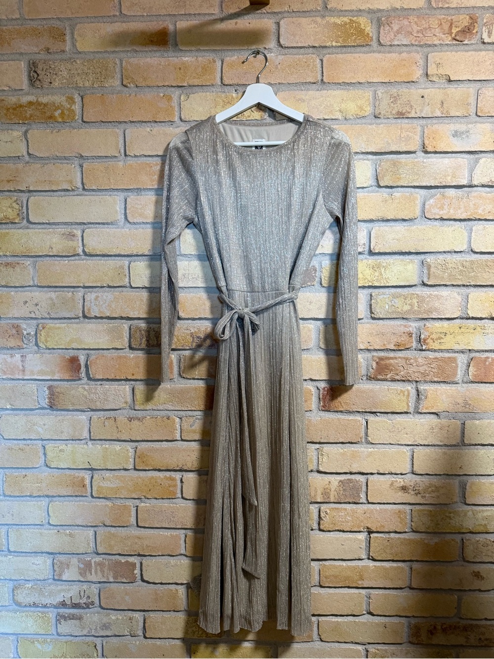 Anne Klein Metallic Silver Pleated Maxi Dress  size 8 Sheer Sleeves